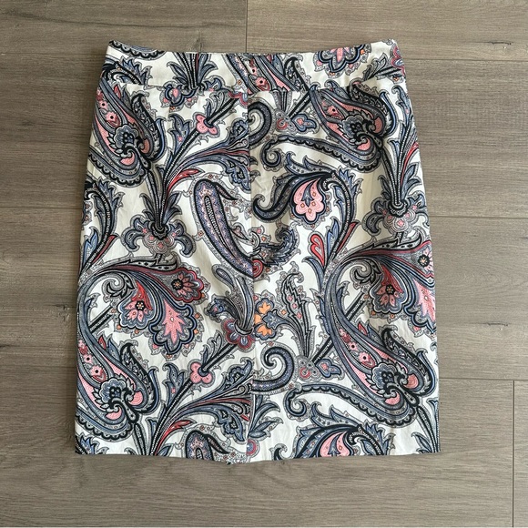 Ann Taylor paisley pencil skirt - size 2 petite - Picture 5 of 7
